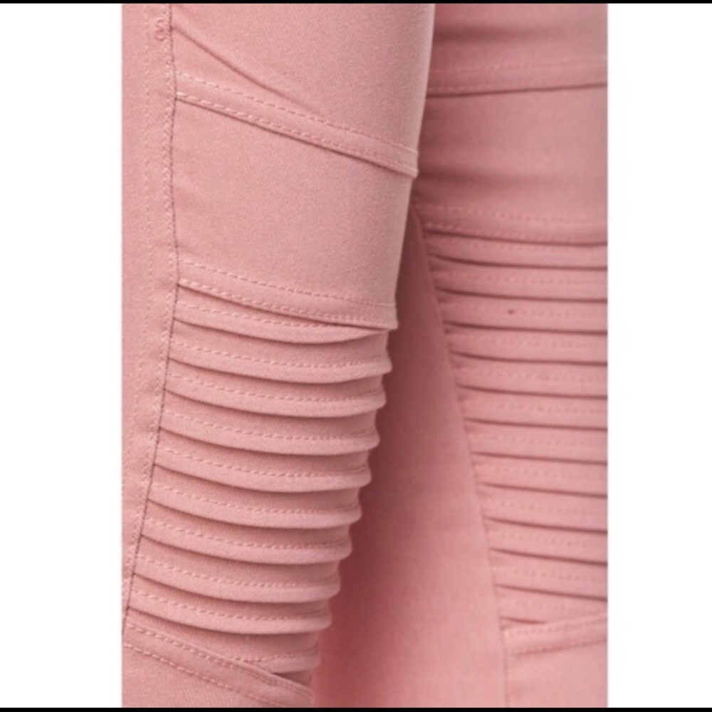 🔥NEW! LARGE/XLGE Pink Zipper Detail Moto Leggings - Picture 2 of 3